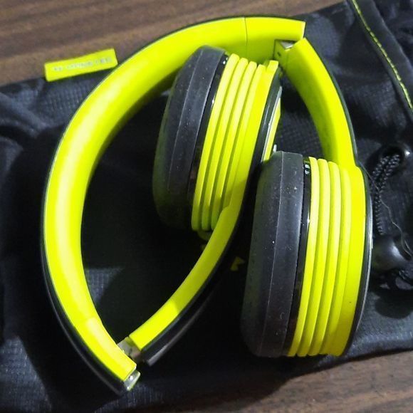 Monster isport Freedom headphones with cloth case - Picture 9 of 9